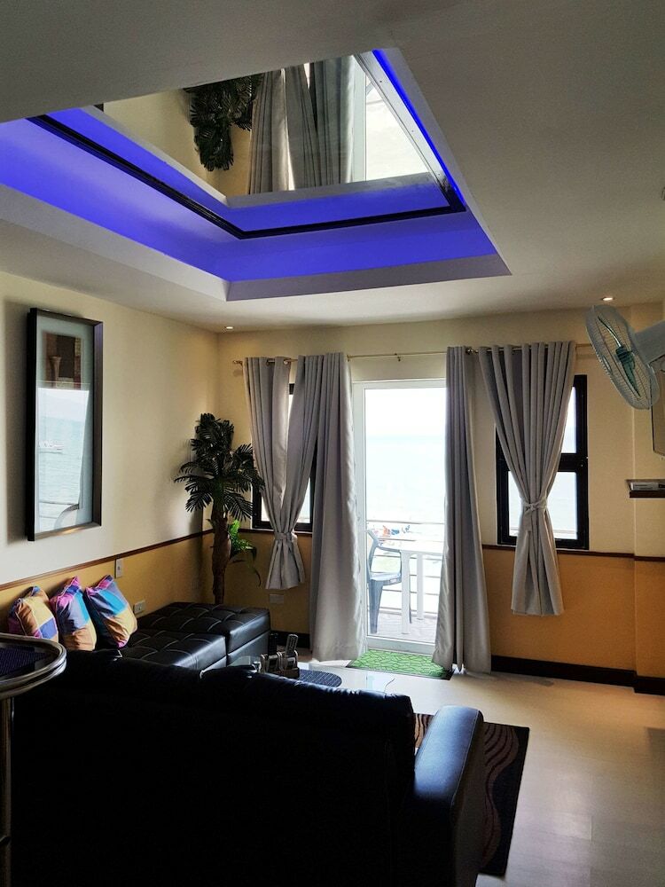 Hotel Mango's Beachfront Resort
