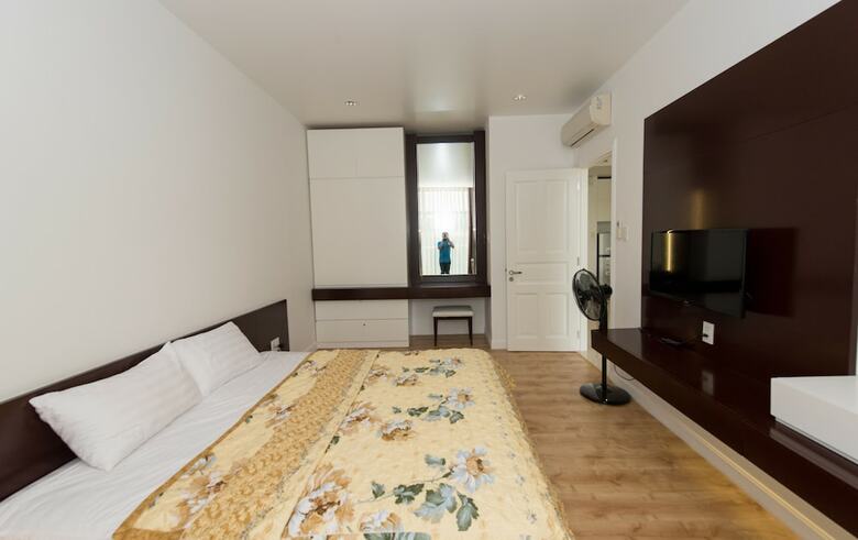 Garden View Apartment - 2 Mins To Beach