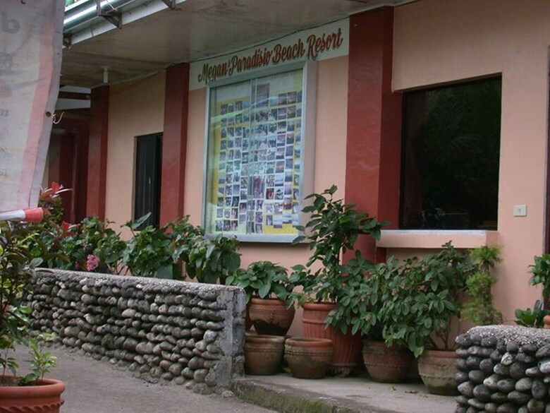 Hotel Megan's Paradisio Beachfront Villa