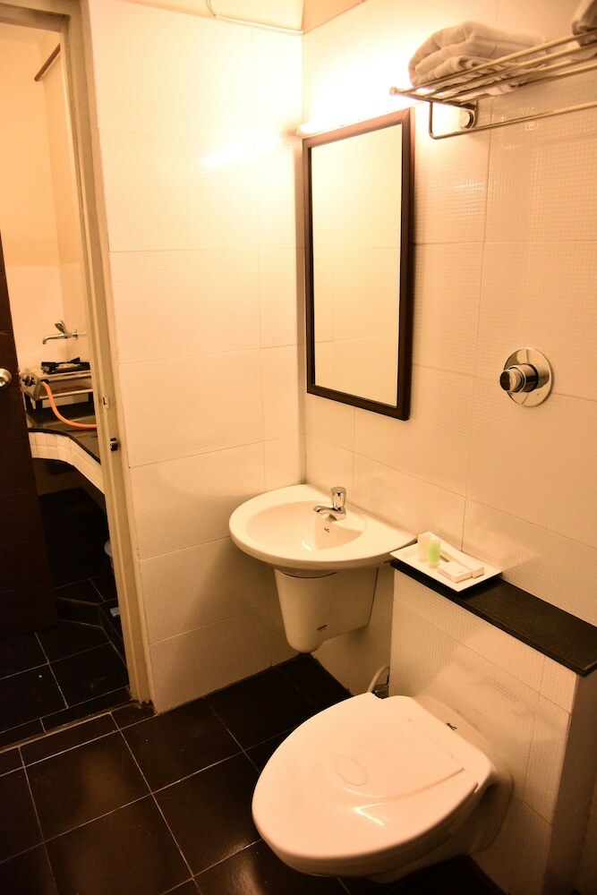 Hotel Zaith Residency Near Us Consulate & Apollo Hospitals