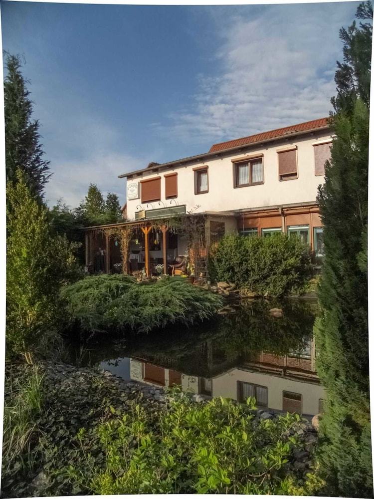 Hostal Pension Zum Schwanenteich