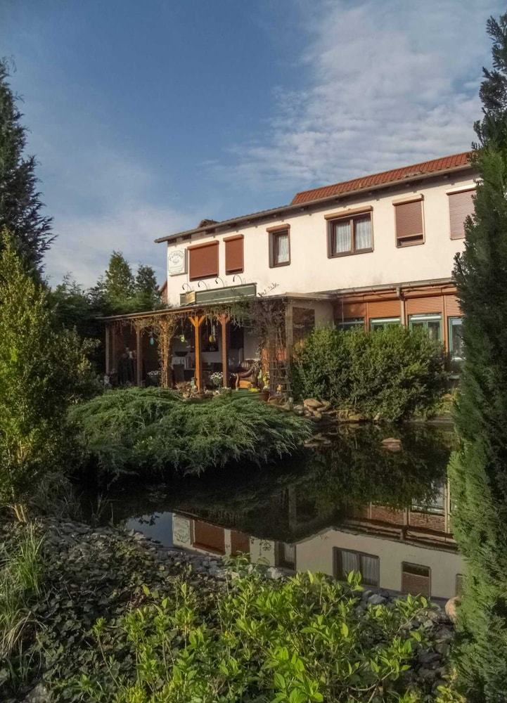 Hostal Pension Zum Schwanenteich