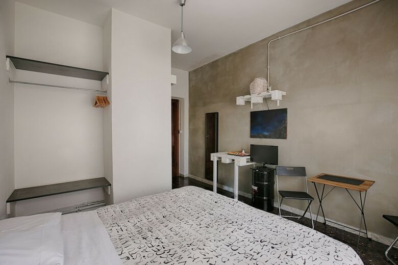 Bed & Breakfast Art&industry
