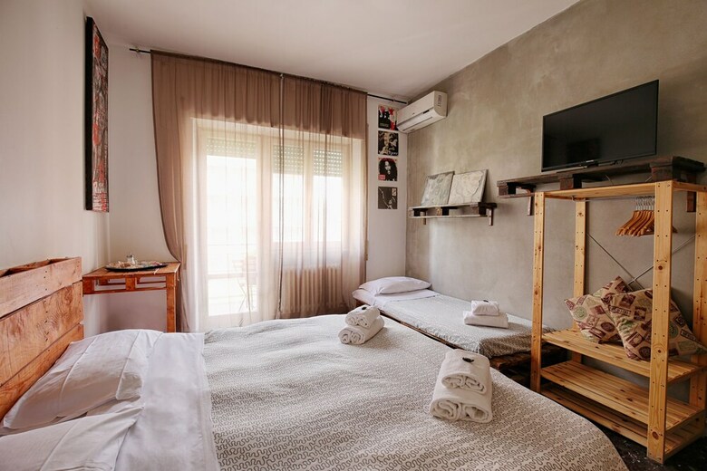 Bed & Breakfast Art&industry