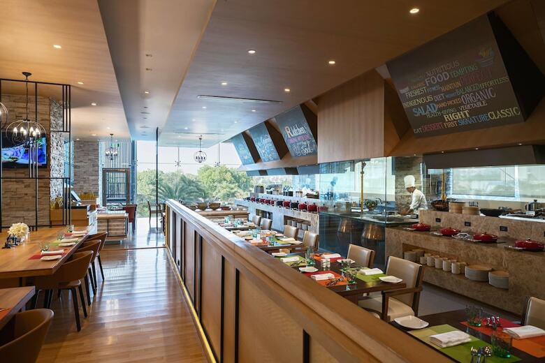 Hotel Renaissance Ahmedabad Sg Highway
