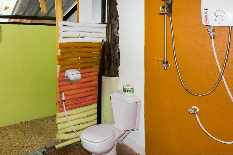 Hostal Leaf House Bungalow - Hostel
