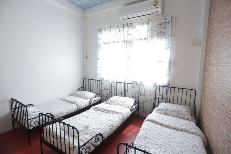 Hostal Tiger Lily Hostel