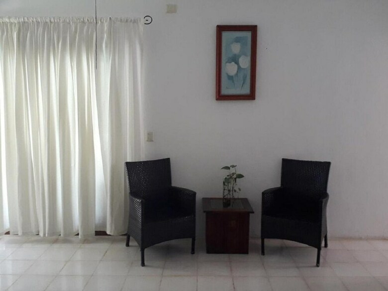 Villa Airport B&B