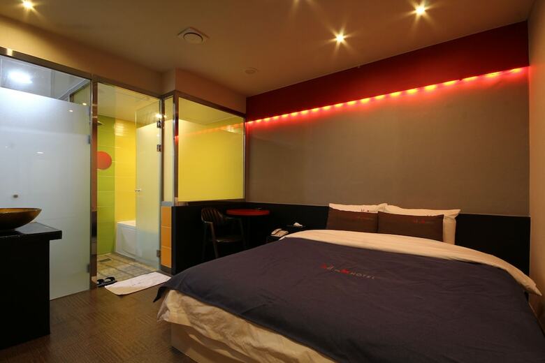 The M Hotel