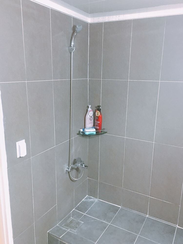 Hostal Lux Guesthouse - Hostel