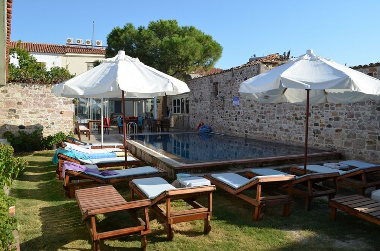 Bed & Breakfast Cunda Poseidon Hotel
