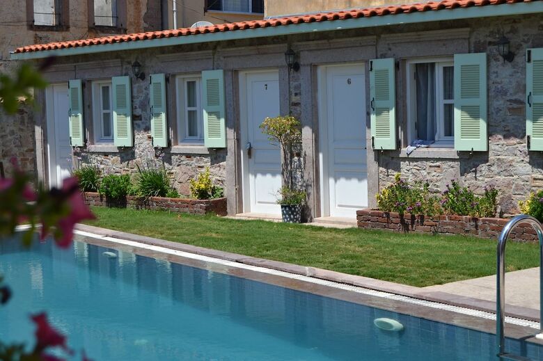 Bed & Breakfast Cunda Poseidon Hotel