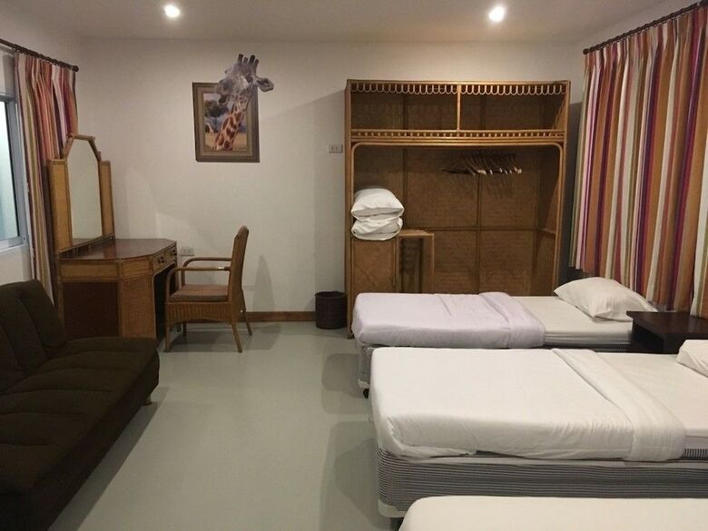 Hostal The Corner Transit Hostel