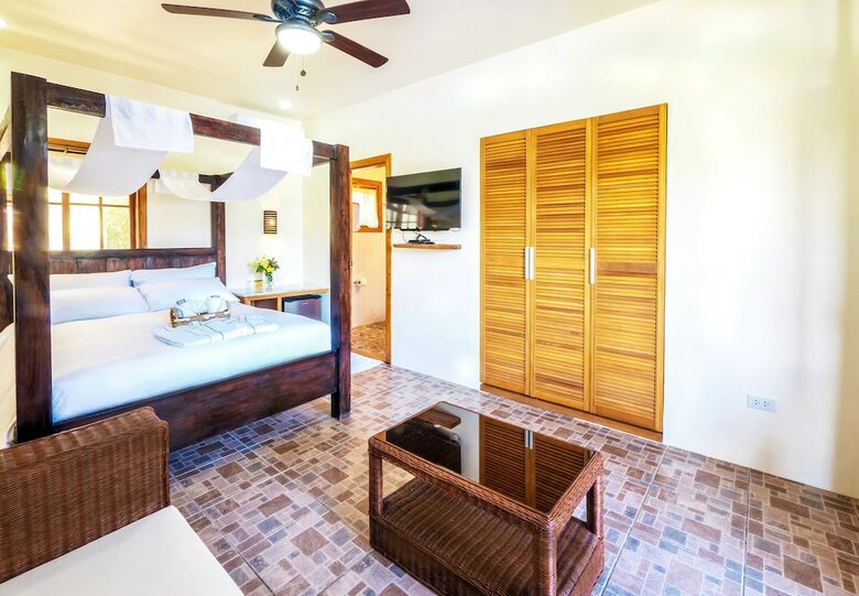 Hotel Edgewater Dive & Spa Resort