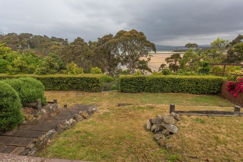 'cliff 64' Cliff Top Home