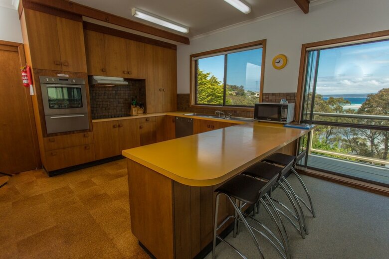 'cliff 64' Cliff Top Home