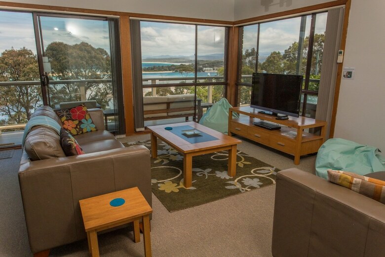 'cliff 64' Cliff Top Home