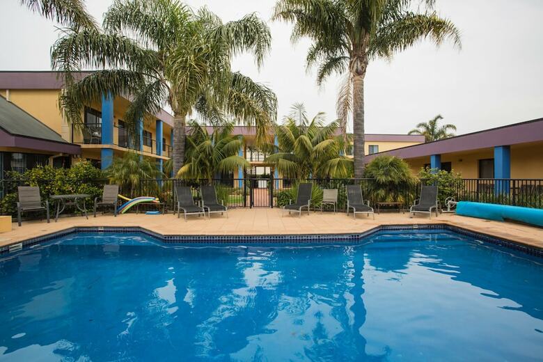 Apartamentos By The Sea 3