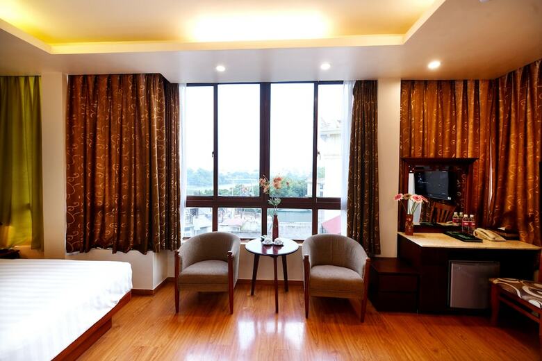 The Artisan Lakeview Hotel