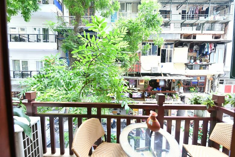 The Artisan Lakeview Hotel
