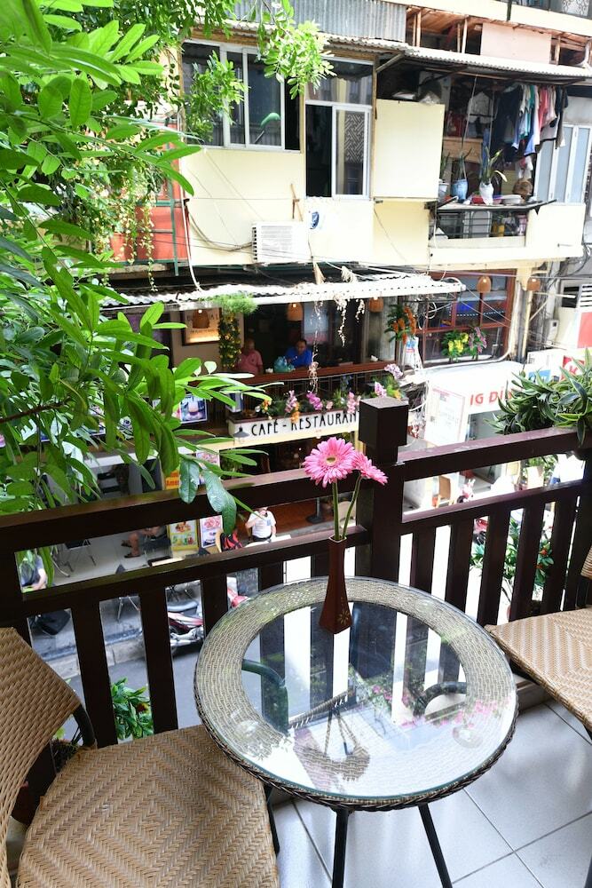 The Artisan Lakeview Hotel
