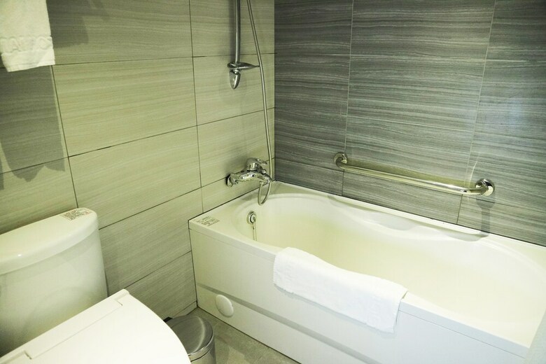 Green World Triplebeds Hotel