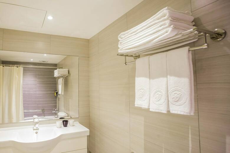 Green World Triplebeds Hotel