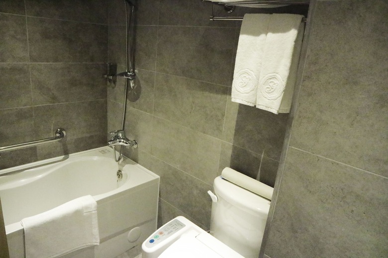 Green World Triplebeds Hotel