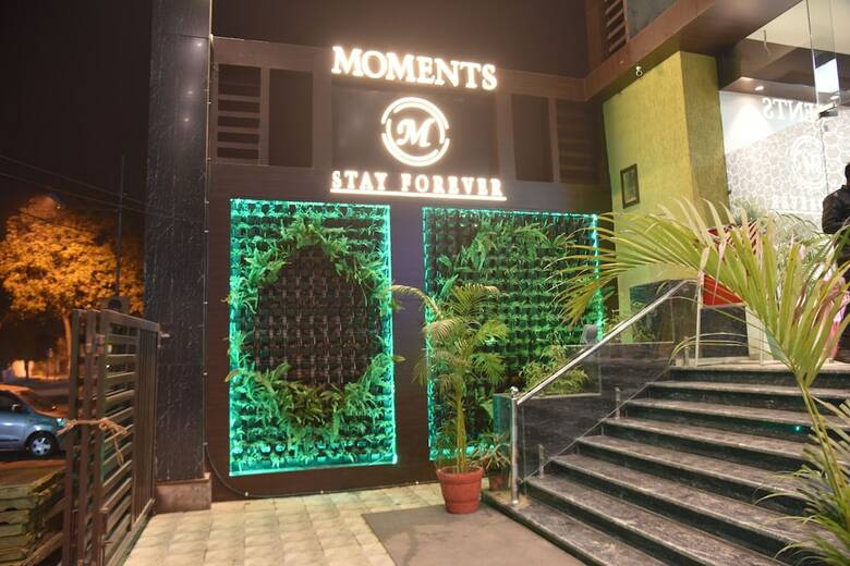 Hotel Moments