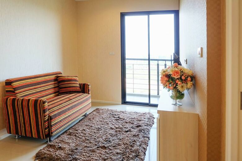 Kanyarat Lakeview Condominium By Wilai