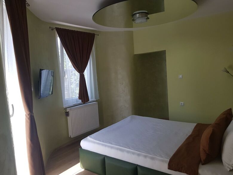 Hotel Jeweller