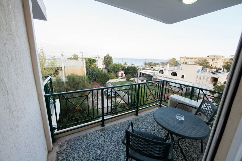 Thomas Beach Hotel