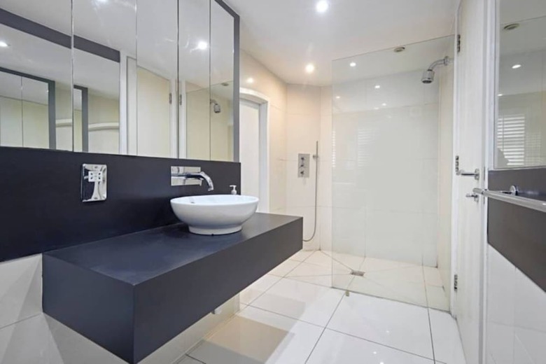 Beautiful Kensington 2 Bedroom Luxury Apartment