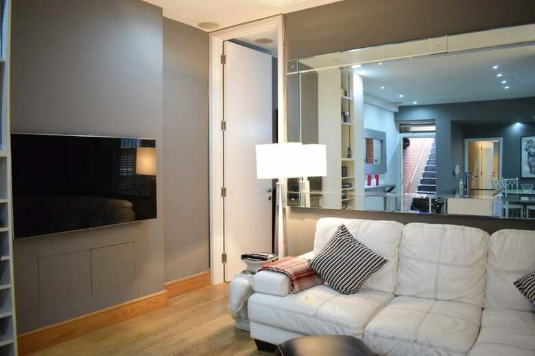 Beautiful Kensington 2 Bedroom Luxury Apartment
