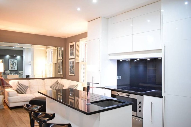 Beautiful Kensington 2 Bedroom Luxury Apartment