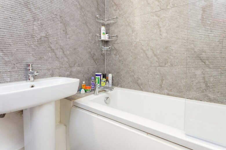 4 Bedroom Apartment In Shepherd's Bush Accommodates 10