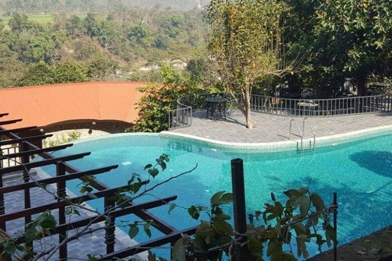 Hotel Serene Highway Resort