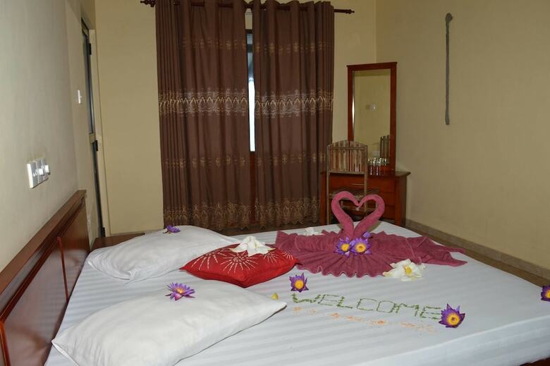 Hotel Polhena Bay Resort
