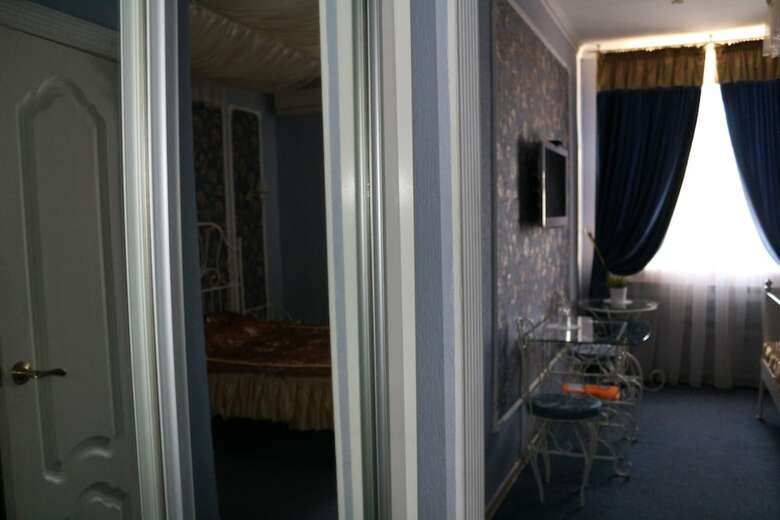 Hostal Gostiny Dvor Hotel - Hostel