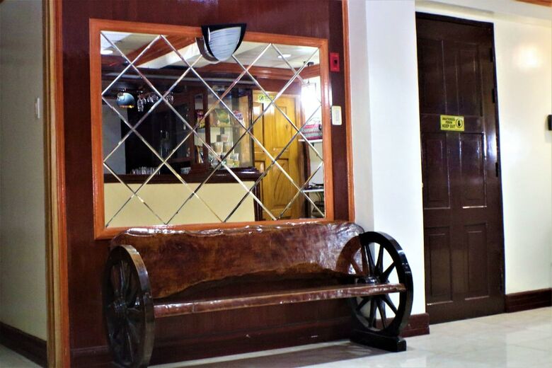 Hotel Zen Rooms Vest Grand Suites Bohol