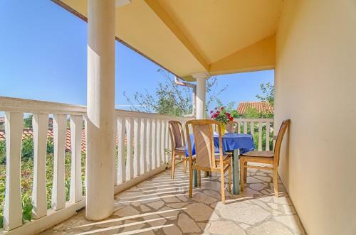 Comfort Pool Apartments