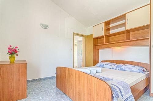 Comfort Pool Apartments