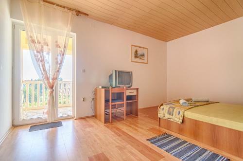 Comfort Pool Apartments