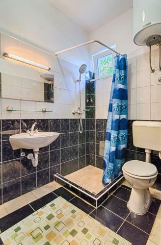 Comfort Pool Apartments