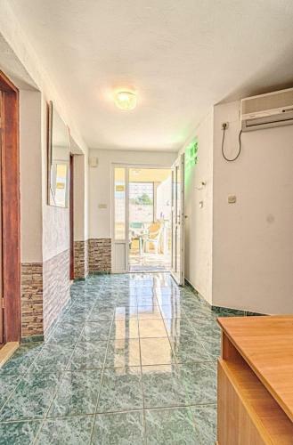 Comfort Pool Apartments