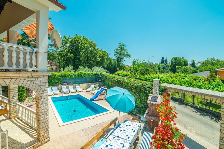 Vacation Pool Apartments