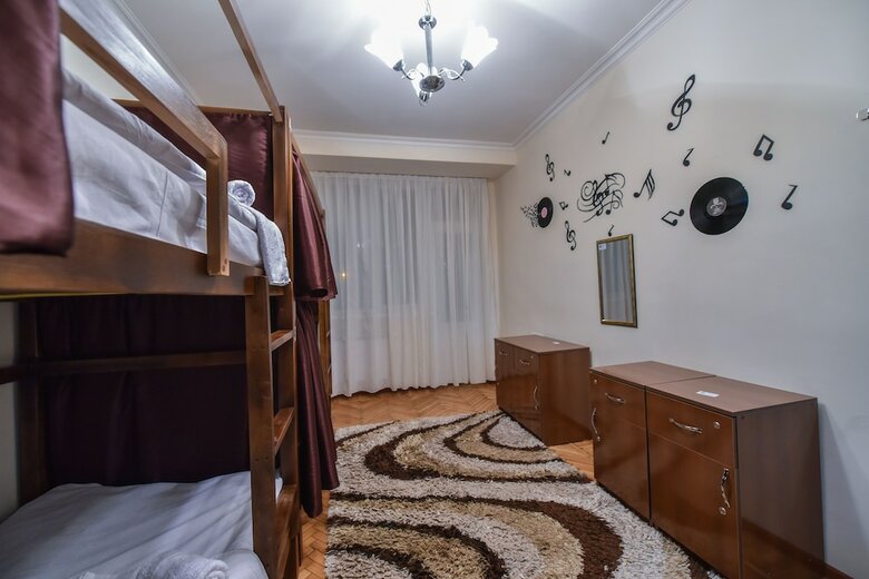 Hostal Friendship Hostel & Tours 2