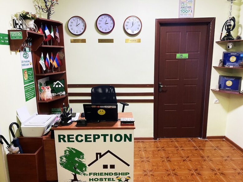 Hostal Friendship Hostel & Tours 2