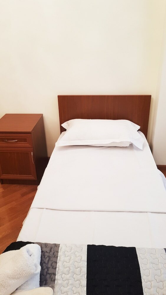 Hostal Friendship Hostel & Tours 2