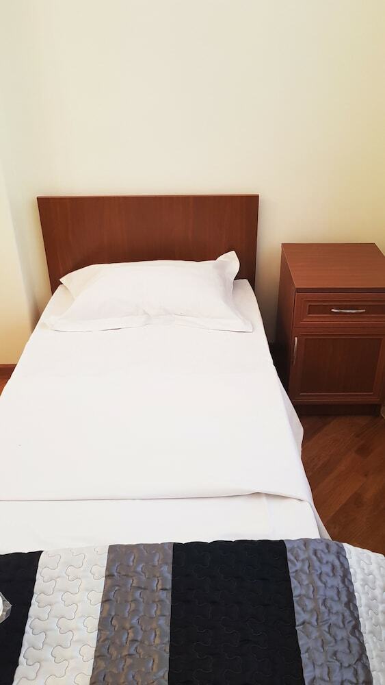 Hostal Friendship Hostel & Tours 2